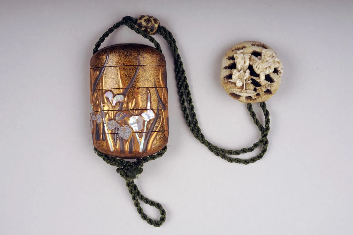 Inro et netsuke Inro et netsuke