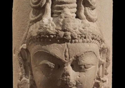 Linga à visage divin