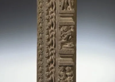 Fragment de jambage d&rsquo;une porte de temple