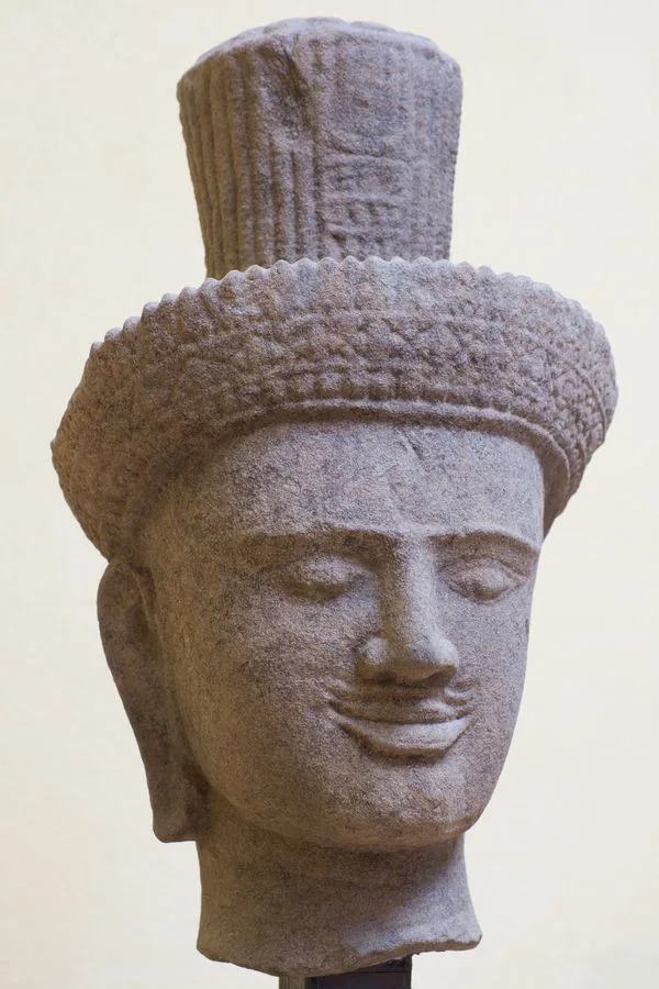 Tête de divinité : Shiva ? Tête de divinité : Shiva ?
