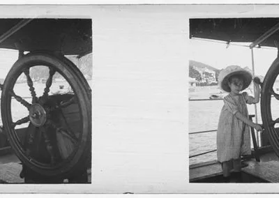 Enfant au gouvernail, s.d.